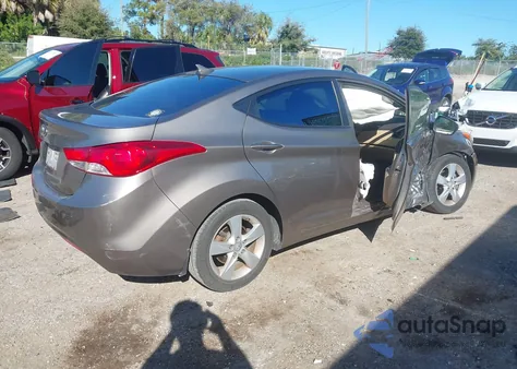 2013 Hyundai Elantra Gls/Limited z USA, uszkodzony, nr VIN 5NPDH4AE5DH174747